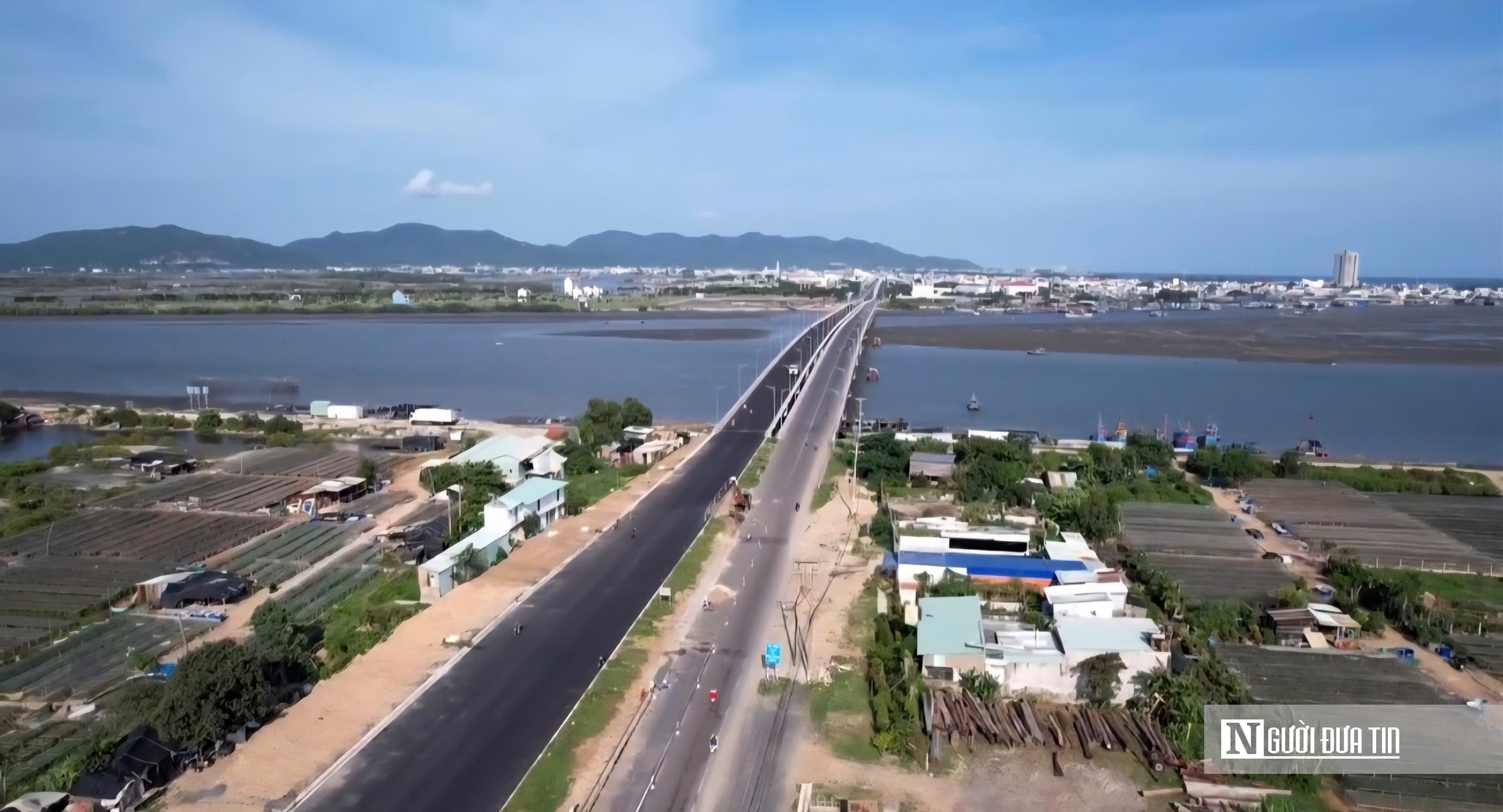 Thi công xuyên ngày đêm tuyến đường ven biển 7.000 tỷ đồng: Nỗ lực vì mục tiêu kết nối vùng- Ảnh 14. Thi công xuyên ngày đêm tuyến đường ven biển 7.000 tỷ đồng: Nỗ lực vì mục tiêu kết nối vùng- Ảnh 14.
