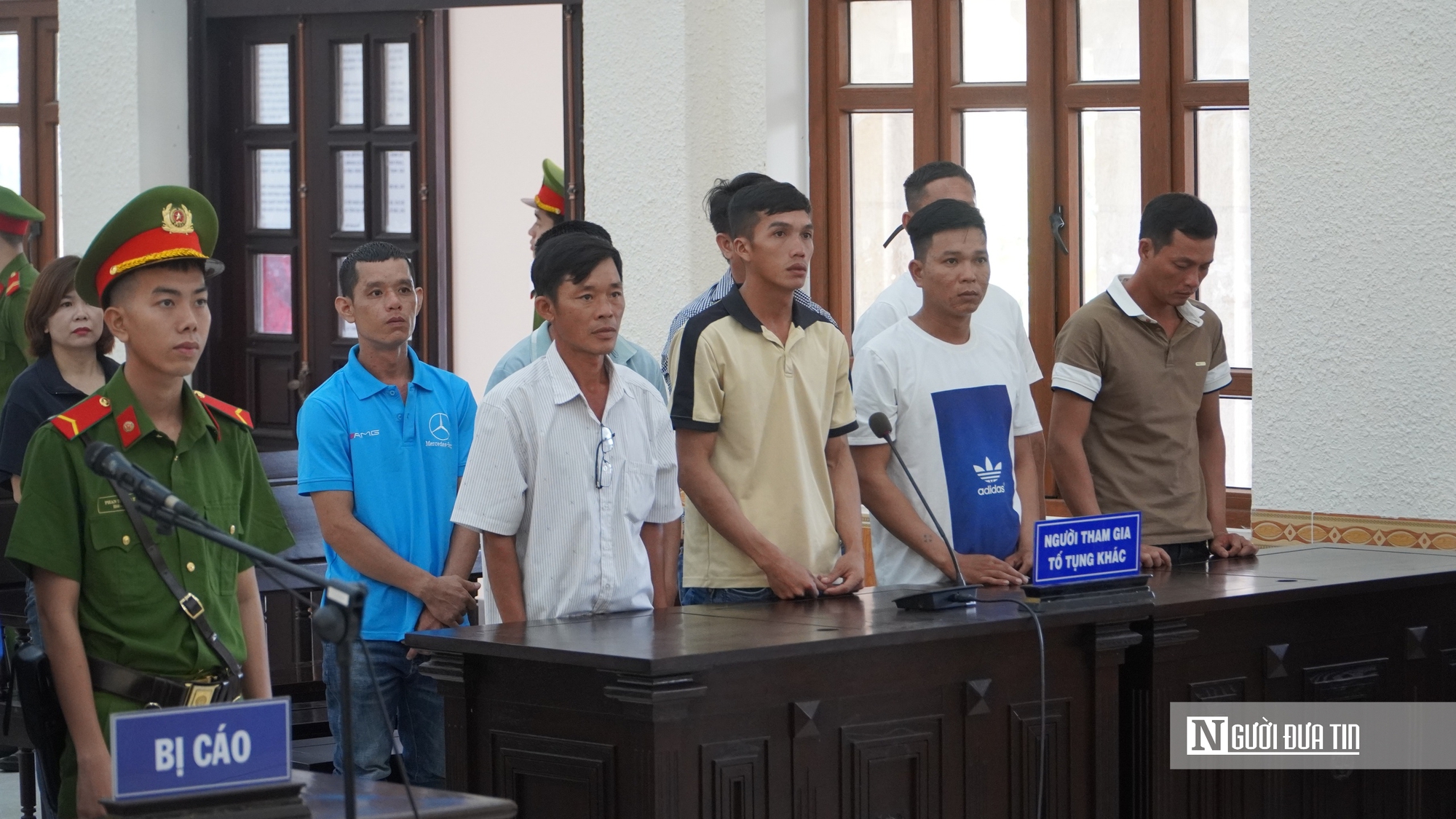 Cận cảnh phiên tòa xét xử ông “trùm” cát tặc và kẻ chạy án hàng tỷ đồng ở Lâm Đồng - Ảnh 7.