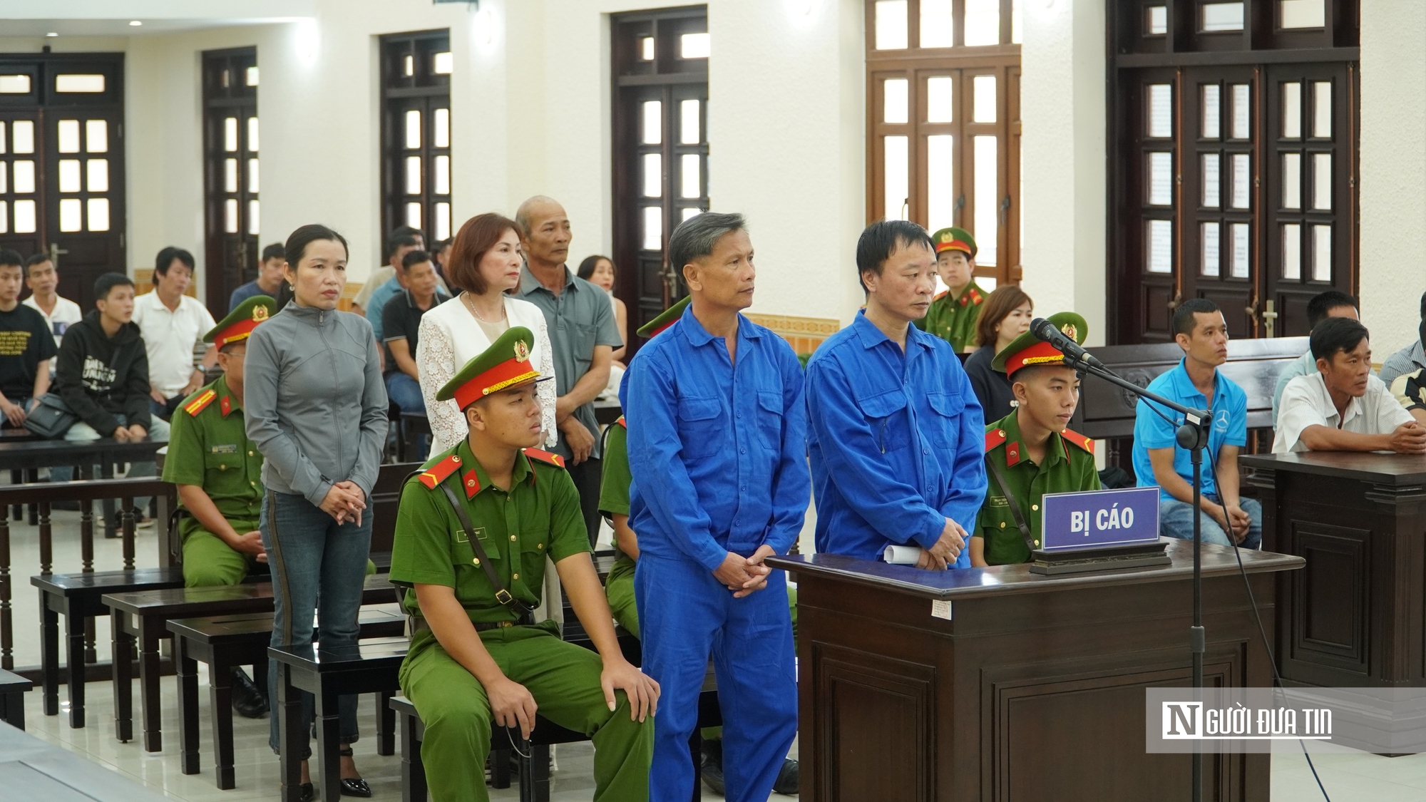 Cận cảnh phiên tòa xét xử ông “trùm” cát tặc và kẻ chạy án hàng tỷ đồng ở Lâm Đồng - Ảnh 9.
