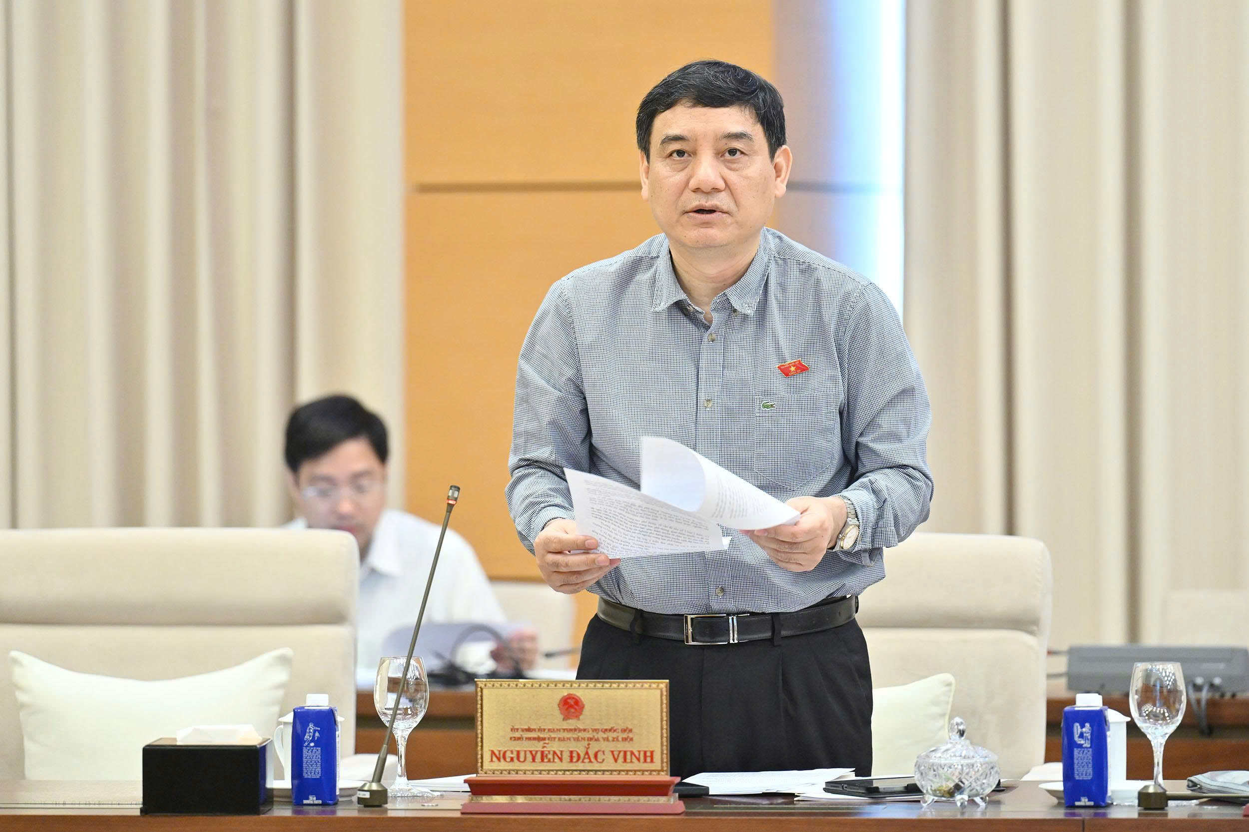 Băn khoăn bằng trung học nghề có giá trị tương đương bằng tốt nghiệp THPT - Ảnh 2.