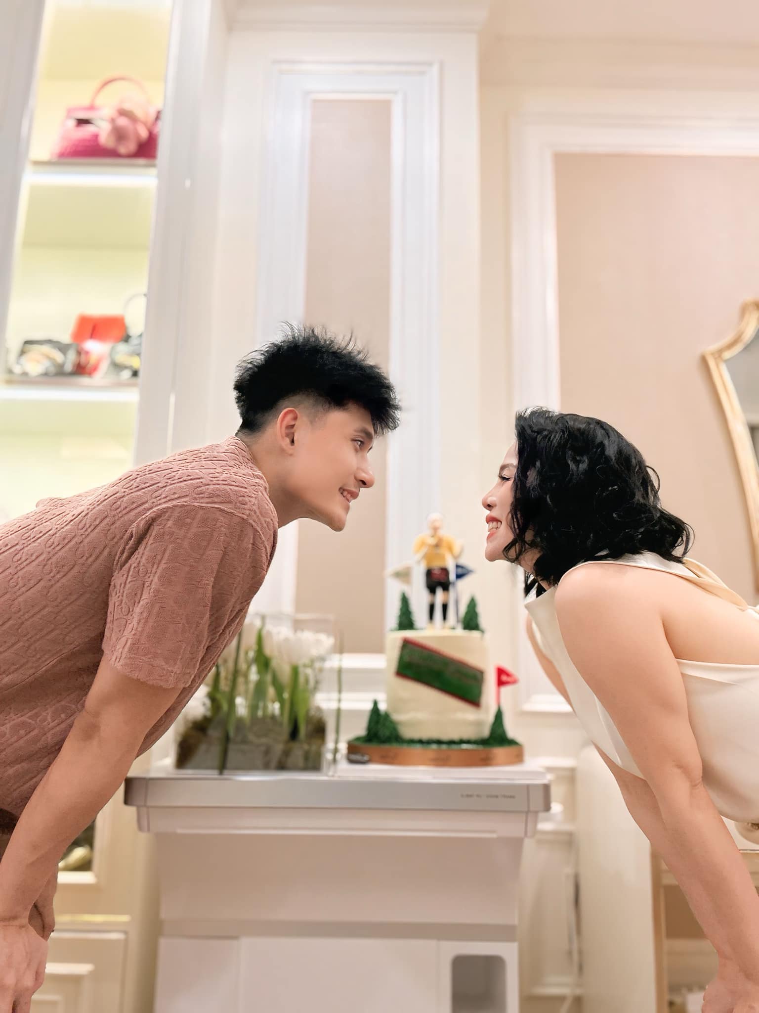 Không gian xa hoa bên trong tổ ấm tiền tỷ, rộng 600m2 của Lệ Quyên và Lâm Bảo Châu - Ảnh 14.