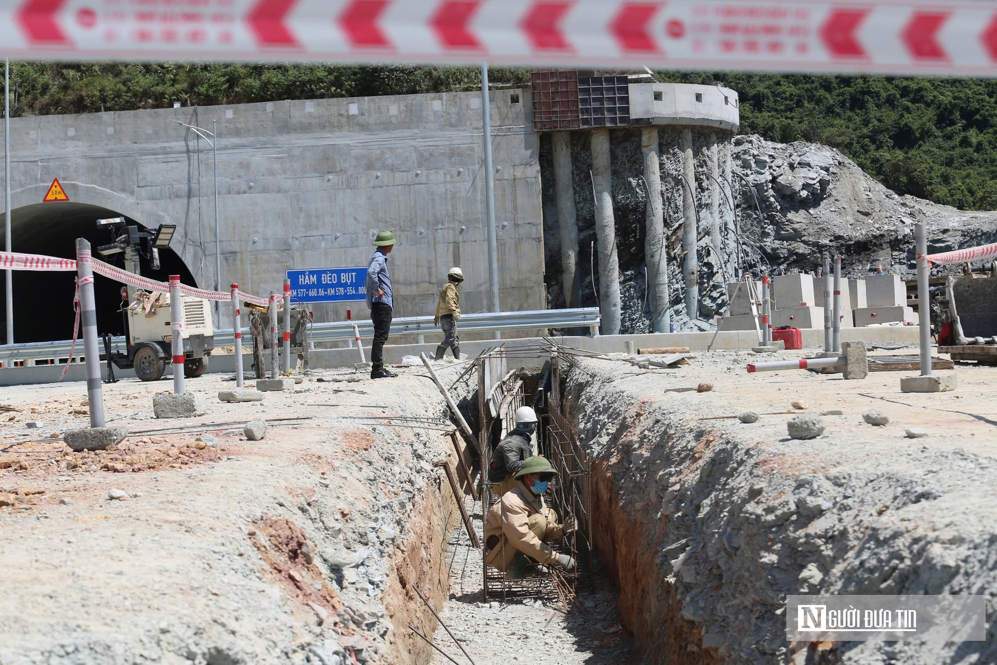 Hầm xuyên núi duy nhất trên cao tốc Bắc - Nam qua Hà Tĩnh sẵn sàng thông xe- Ảnh 5. Hầm xuyên núi duy nhất trên cao tốc Bắc - Nam qua Hà Tĩnh sẵn sàng thông xe- Ảnh 5.