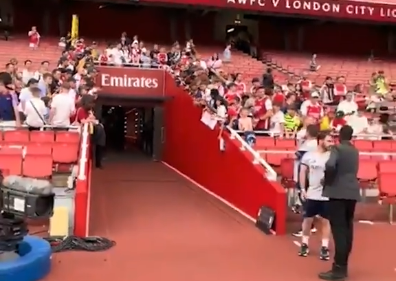 Arsenal bất ngờ lột bỏ chi tiết này tại sân Emirates, tạo áp lực lên đối thủ- Ảnh 2. Arsenal bất ngờ lột bỏ chi tiết này tại sân Emirates, tạo áp lực lên đối thủ- Ảnh 2.