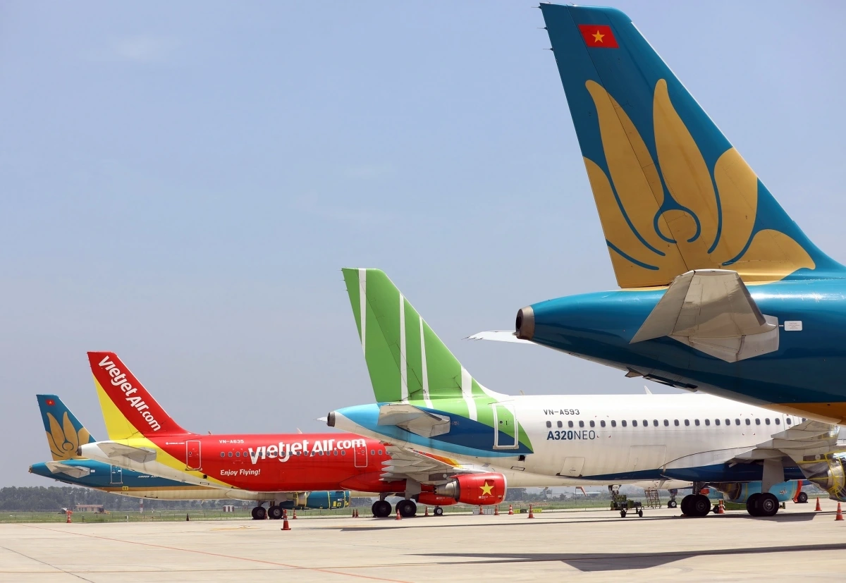 Vé máy bay nghỉ lễ 2/9 tăng nóng, đắt ngang ngửa dịp Tết Nguyên đán - Ảnh 1.
