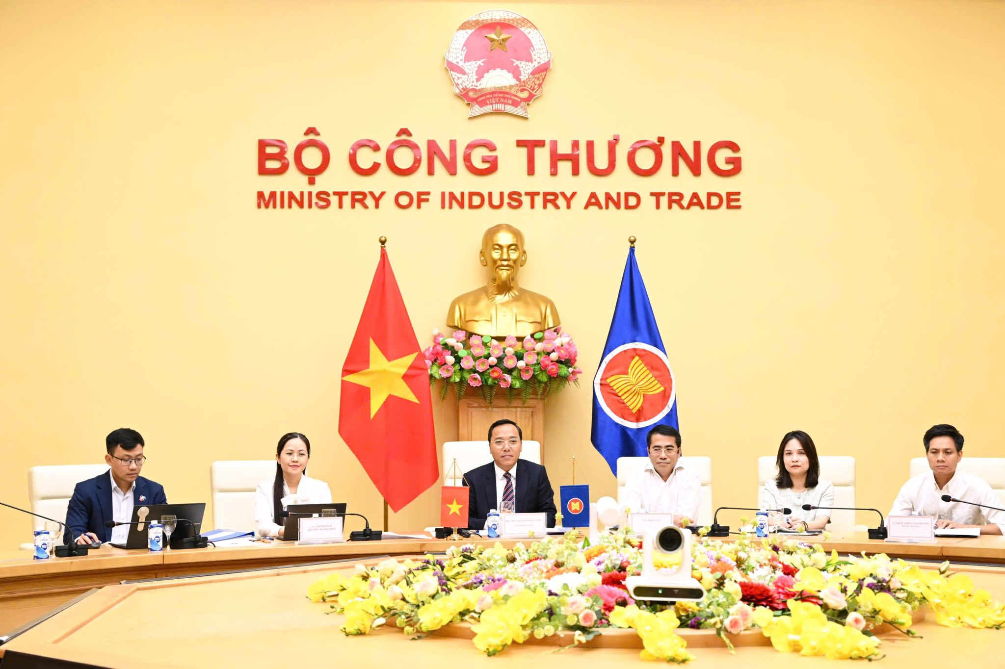 ASEAN huy động vốn cho kết nối điện xuyên biên giới - Ảnh 1.