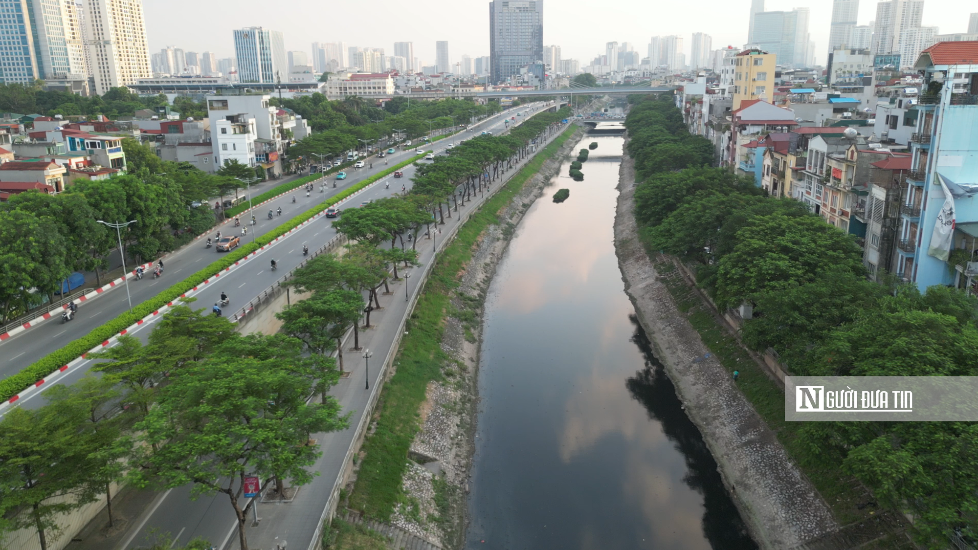 Hà Nội: Dòng sông "chết” vẫn ngổn ngang trước hạn chót đề ra- Ảnh 1. Hà Nội: Dòng sông "chết” vẫn ngổn ngang trước hạn chót đề ra- Ảnh 1.