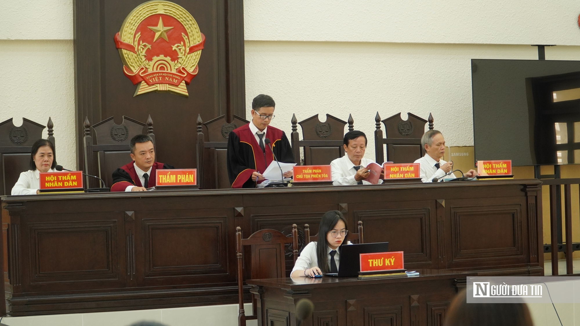 Nổ quen biết cán bộ nhà nước làm sổ đỏ để lừa đảo chiếm đoạt tài sản, lãnh án tù - Ảnh 3.