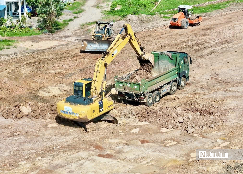 Phó Thủ tướng Hồ Đức Phớc: kiểm tra thực tế công trường dự án thành phần 1 cao tốc Biên Hòa - Vũng Tàu.  - Ảnh 4.