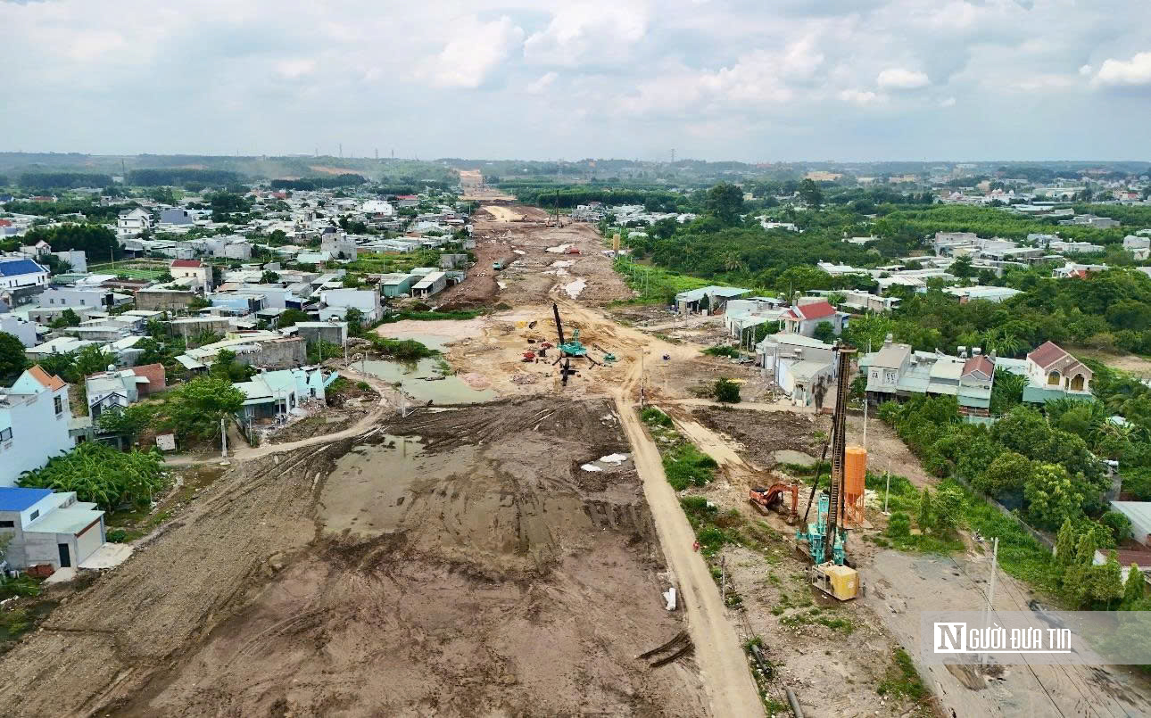 Phó Thủ tướng Hồ Đức Phớc: kiểm tra thực tế công trường dự án thành phần 1 cao tốc Biên Hòa - Vũng Tàu.  - Ảnh 5.