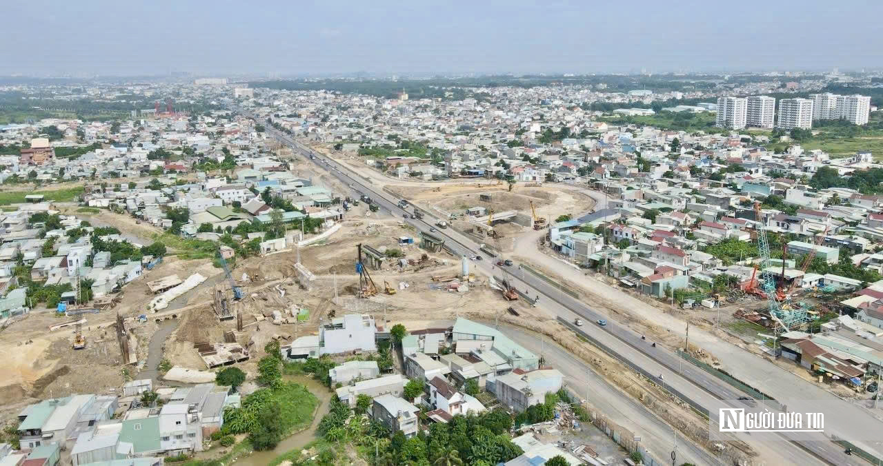 Phó Thủ tướng Hồ Đức Phớc: kiểm tra thực tế công trường dự án thành phần 1 cao tốc Biên Hòa - Vũng Tàu.  - Ảnh 6.