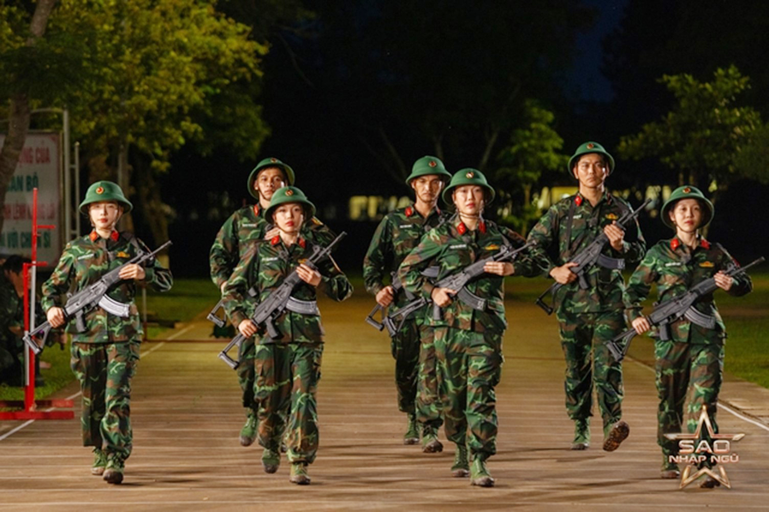 Thượng úy Lê Hoàng Hiệp xuất hiện gây sốt ở "Sao nhập ngũ" - Ảnh 4.