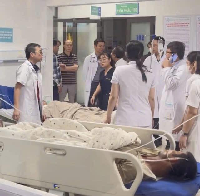 Giây phút 2 người đàn ông bị điện giật ngưng tim được cứu sống- Ảnh 2.
