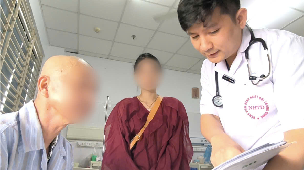 Người đàn ông sốt cao hơn một năm do cùng lúc nhiễm virus, vi khuẩn và nấm - Ảnh 1.