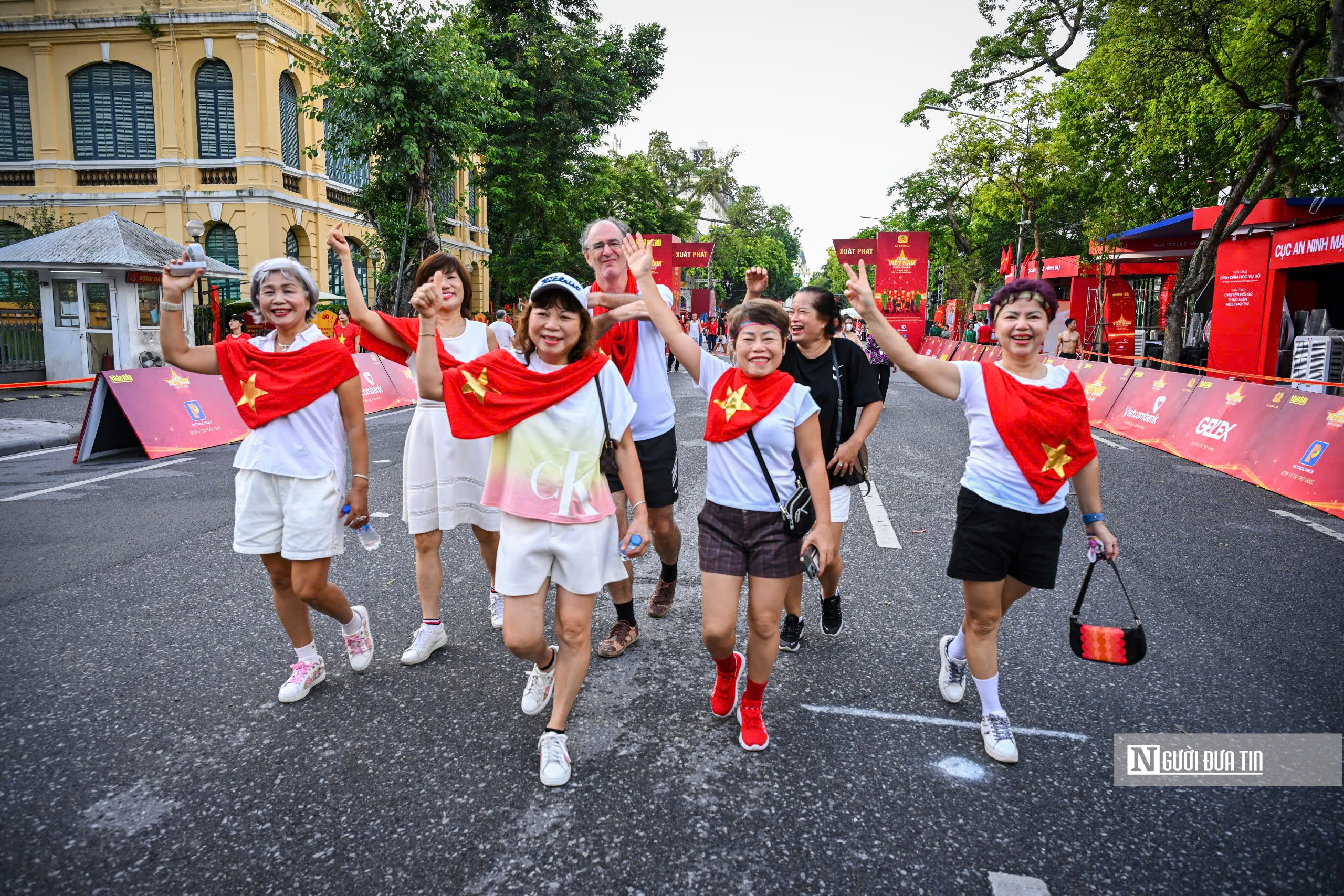 Người dân cả nước đồng loạt đi bộ, hướng tới 1 tỷ bước chân bước vào kỷ nguyên mới- Ảnh 7.