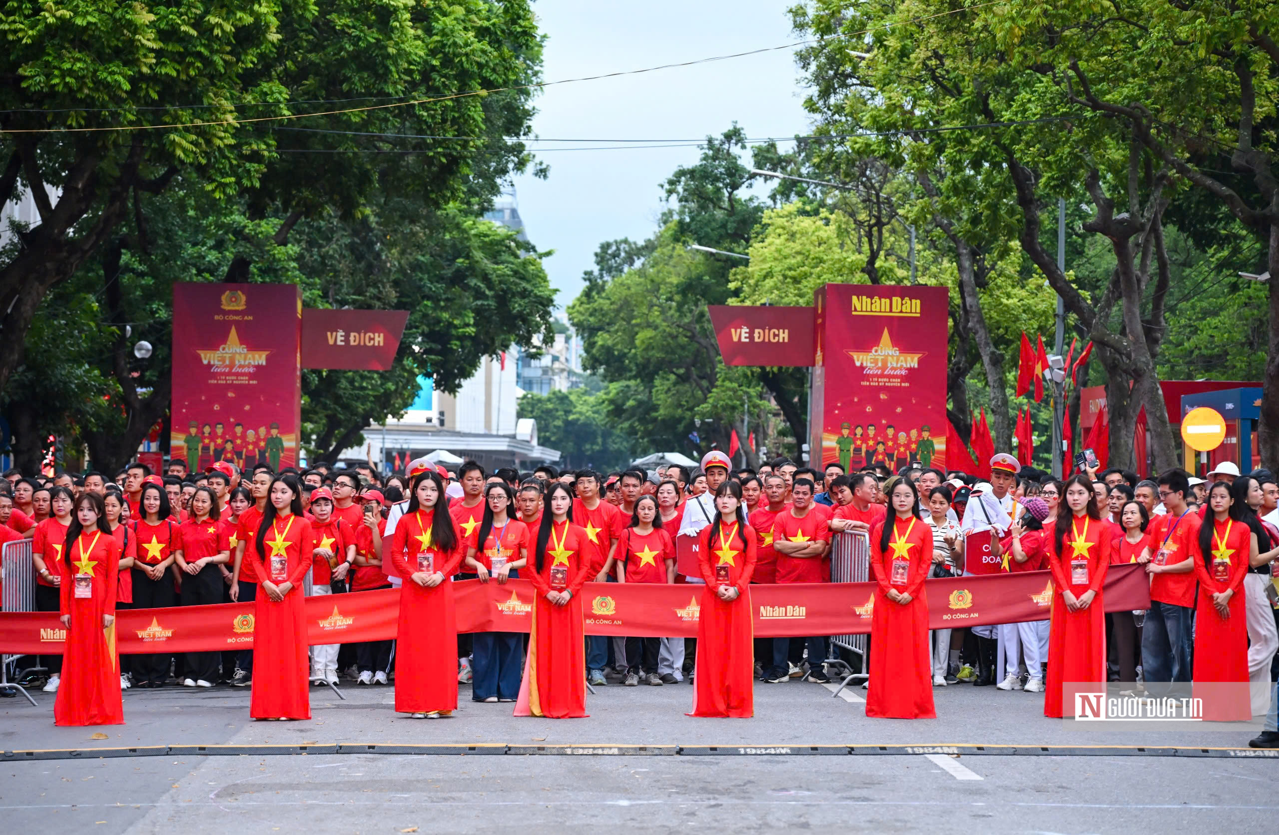 Người dân cả nước đồng loạt đi bộ, hướng tới 1 tỷ bước chân bước vào kỷ nguyên mới- Ảnh 1.