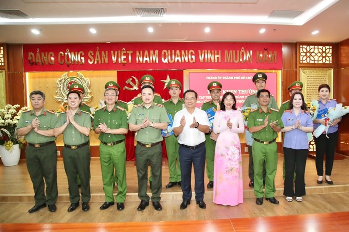 Triệt phá đường dây đánh bạc quy mô lớn, giao dịch hơn 20.000 tỷ đồng - Ảnh 1.