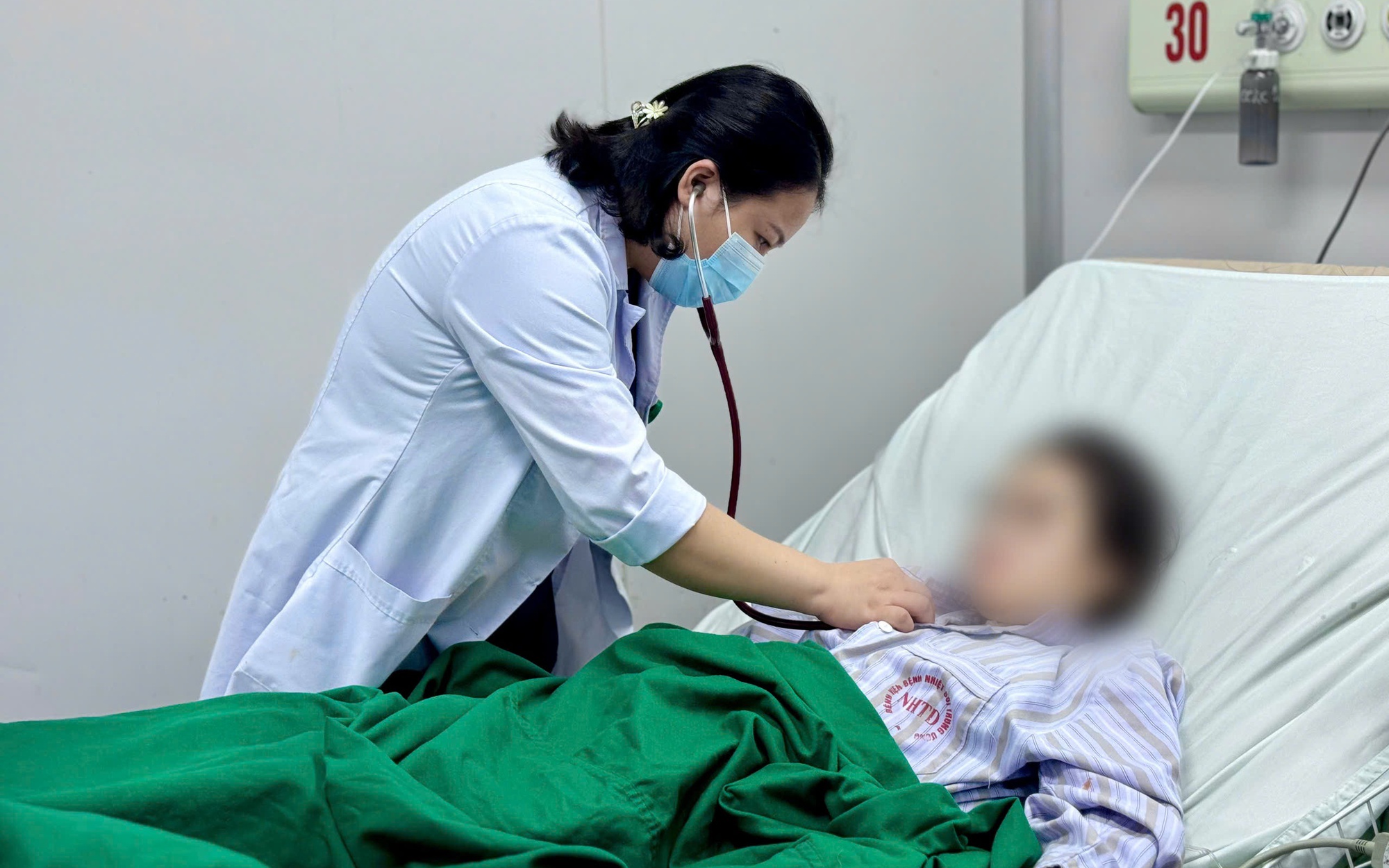 Người đàn ông đau đầu, đau mỏi cơ triền miên, đi khám, bác sĩ phát hiện bí mật đáng sợ- Ảnh 2.