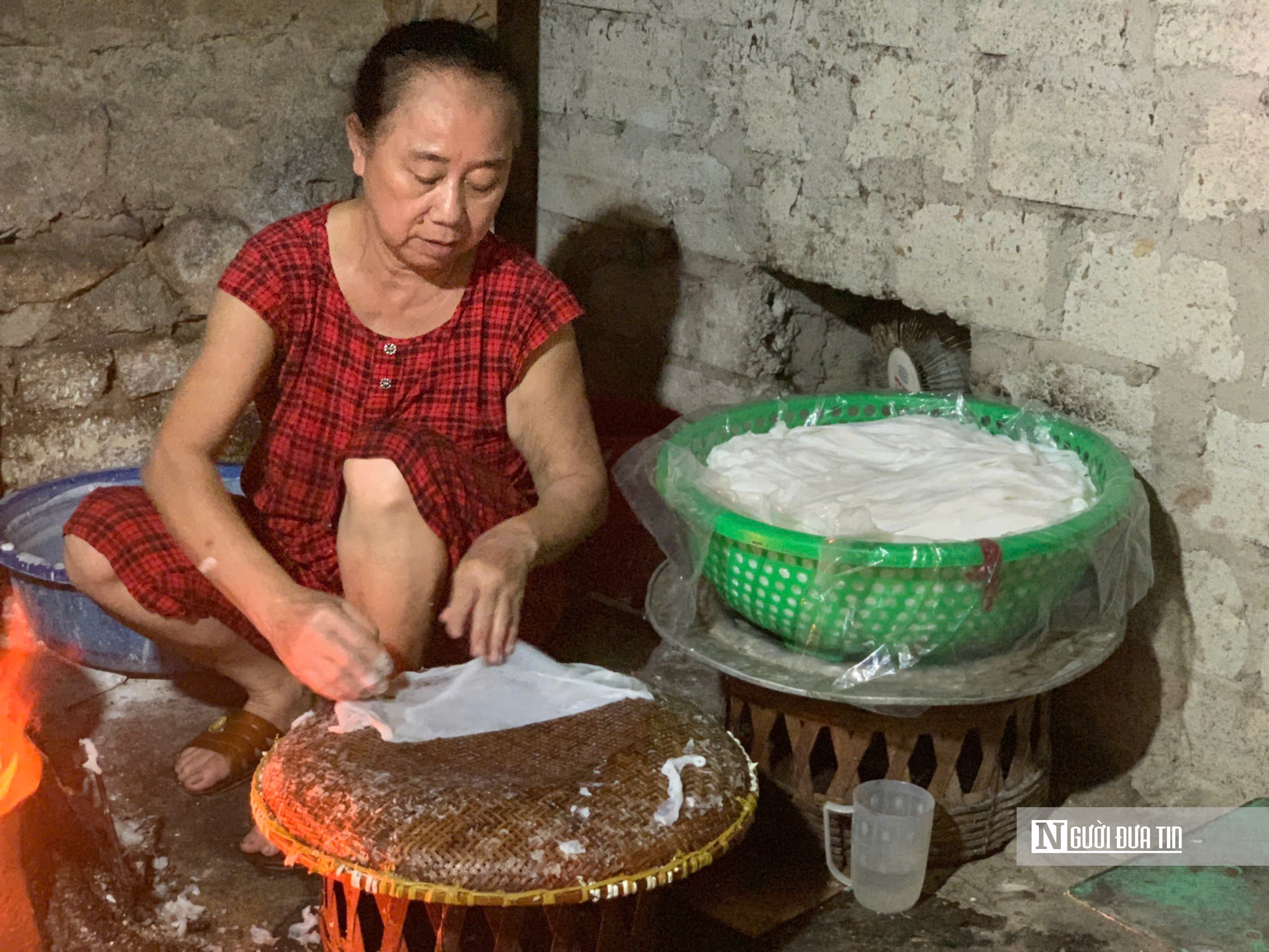 Mưu sinh bên bếp lửa, giữ hồn quê qua nghề làm bánh mướt ở Sơn Tiến- Ảnh 1.