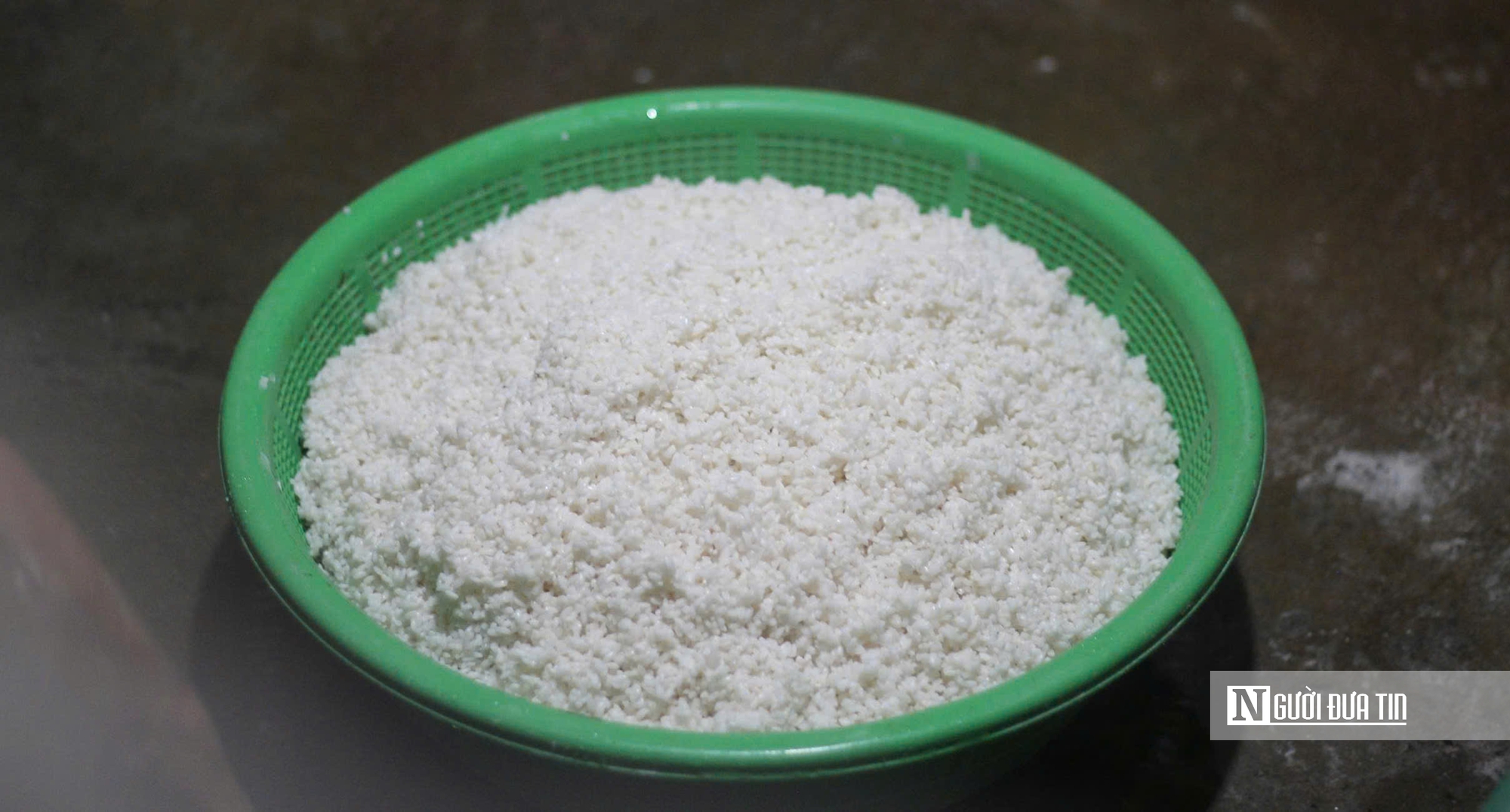 Mưu sinh bên bếp lửa, giữ hồn quê qua nghề làm bánh mướt ở Sơn Tiến- Ảnh 2.