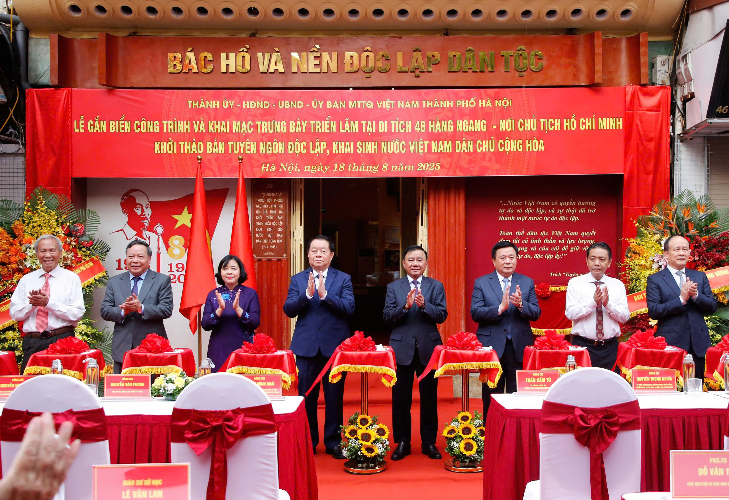 Hà Nội gắn biển công trình và trưng bày triển lãm tại di tích lịch sử 48 Hàng Ngang - Ảnh 4.