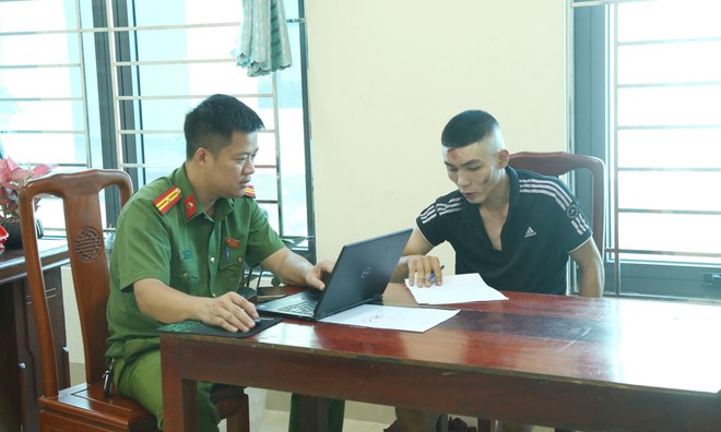 Khởi tố 2 đối tượng trộm cắp xe máy, dùng "bom xăng" chống người thi hành công vụ - Ảnh 2.