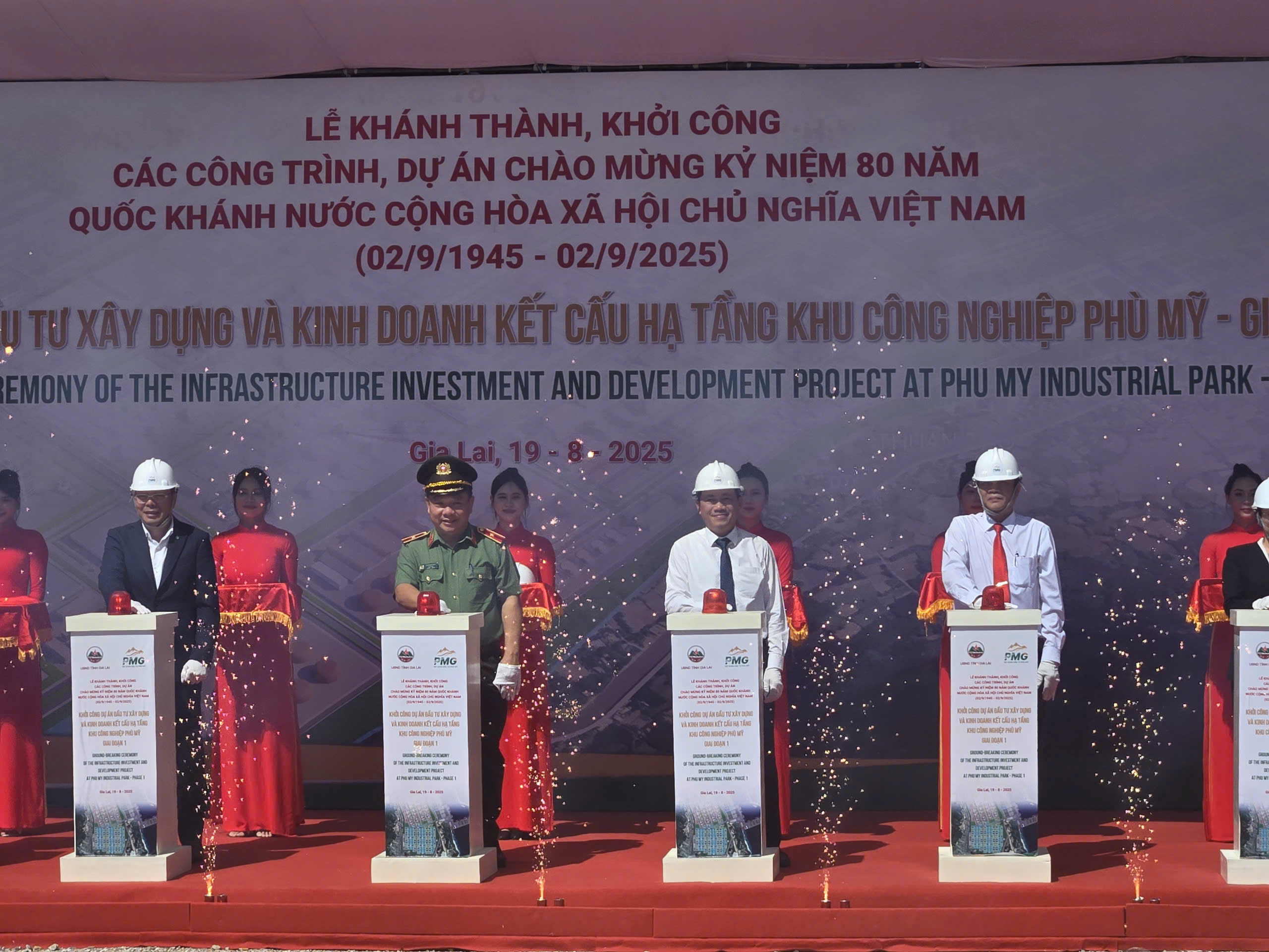 Gia Lai khởi công đường cất hạ cánh số 2 Cảng hàng không Phù Cát với vốn đầu tư 3.245 tỷ đồng- Ảnh 6. Gia Lai khởi công đường cất hạ cánh số 2 Cảng hàng không Phù Cát với vốn đầu tư 3.245 tỷ đồng- Ảnh 6.