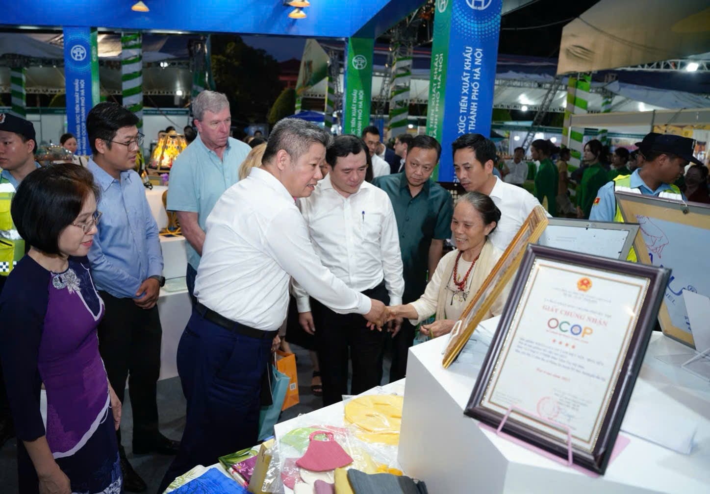 Hà Nội đẩy mạnh xuất khẩu sản phẩm OCOP tại Hội chợ xuất khẩu 2025 - Ảnh 4.