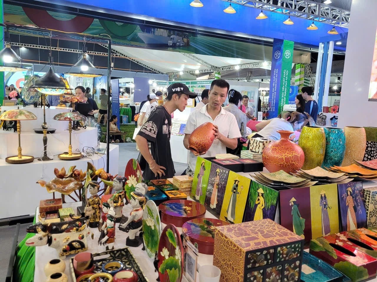 Hà Nội đẩy mạnh xuất khẩu sản phẩm OCOP tại Hội chợ xuất khẩu 2025 - Ảnh 3.