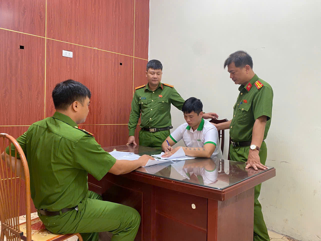 Bắt giữ thành công đối tượng truy nã từ Campuchia lén lút trở về Việt Nam - Ảnh 1.