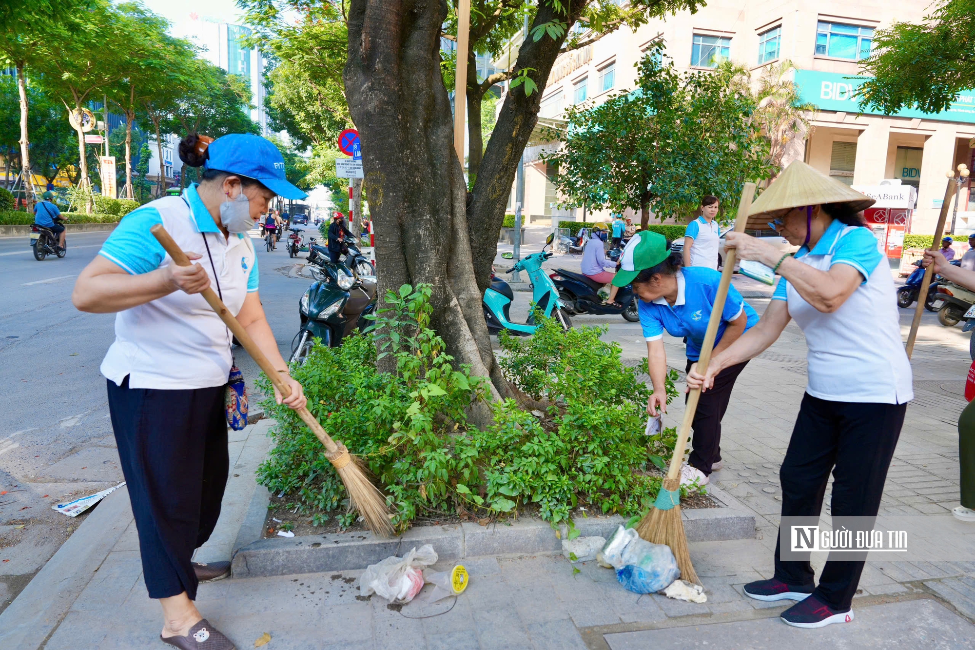 Hà Nội kêu gọi mỗi người dân là một "công nhân môi trường"- Ảnh 4.