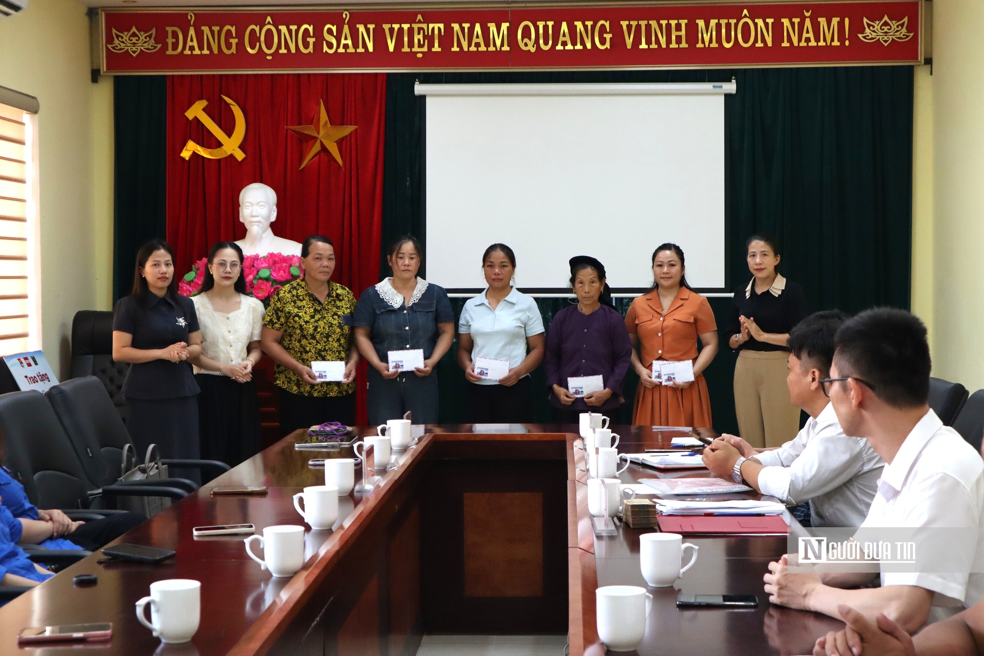 Tuổi trẻ ĐS&PL và hành trình lan tỏa yêu thương tại biên cương Tổ quốc- Ảnh 2. Tuổi trẻ ĐS&PL và hành trình lan tỏa yêu thương tại biên cương Tổ quốc- Ảnh 2.