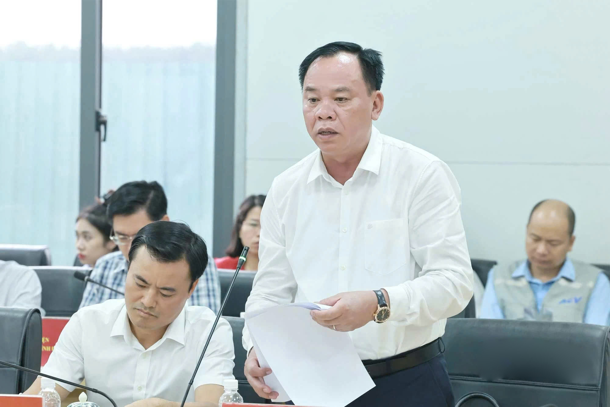 Thủ tướng Phạm Minh Chính thị sát đường cất hạ cánh, nhà ga sân bay Long Thành - Ảnh 1.