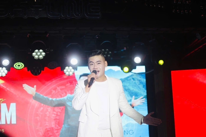 "Hịch tướng sĩ" xuất hiện hào hùng trong MV của ca sĩ Dương Minh Quý - Ảnh 1.