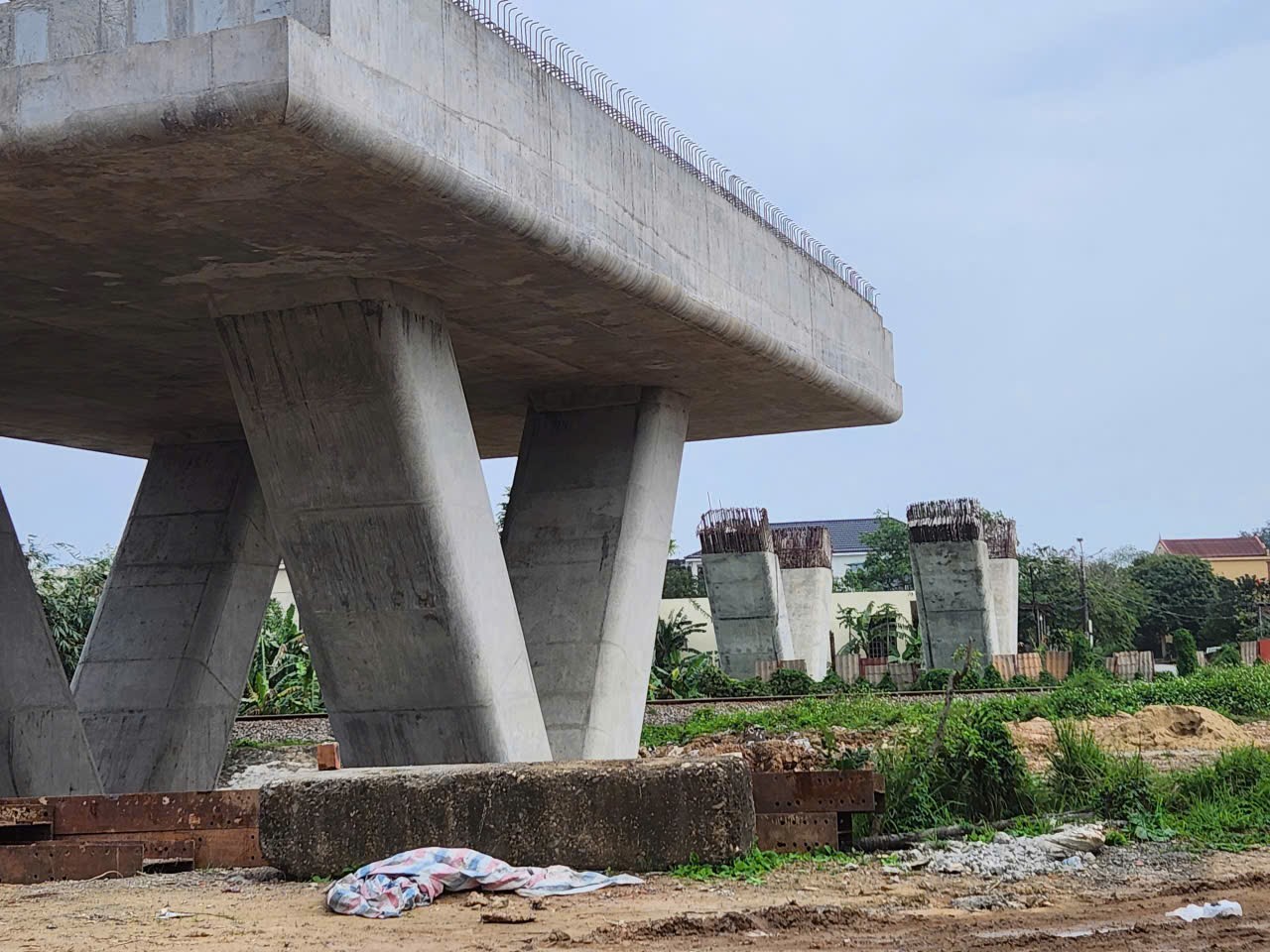 Quảng Trị đẩy mạnh giải ngân vốn đầu tư công năm 2025- Ảnh 1.