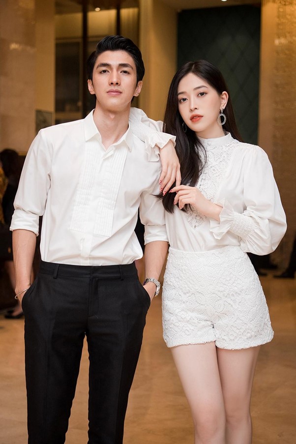 Á hậu Phương Nga lộ vòng hai lùm lùm khi chăm chồng nằm viện, nghi vấn có "tin vui"- Ảnh 6.