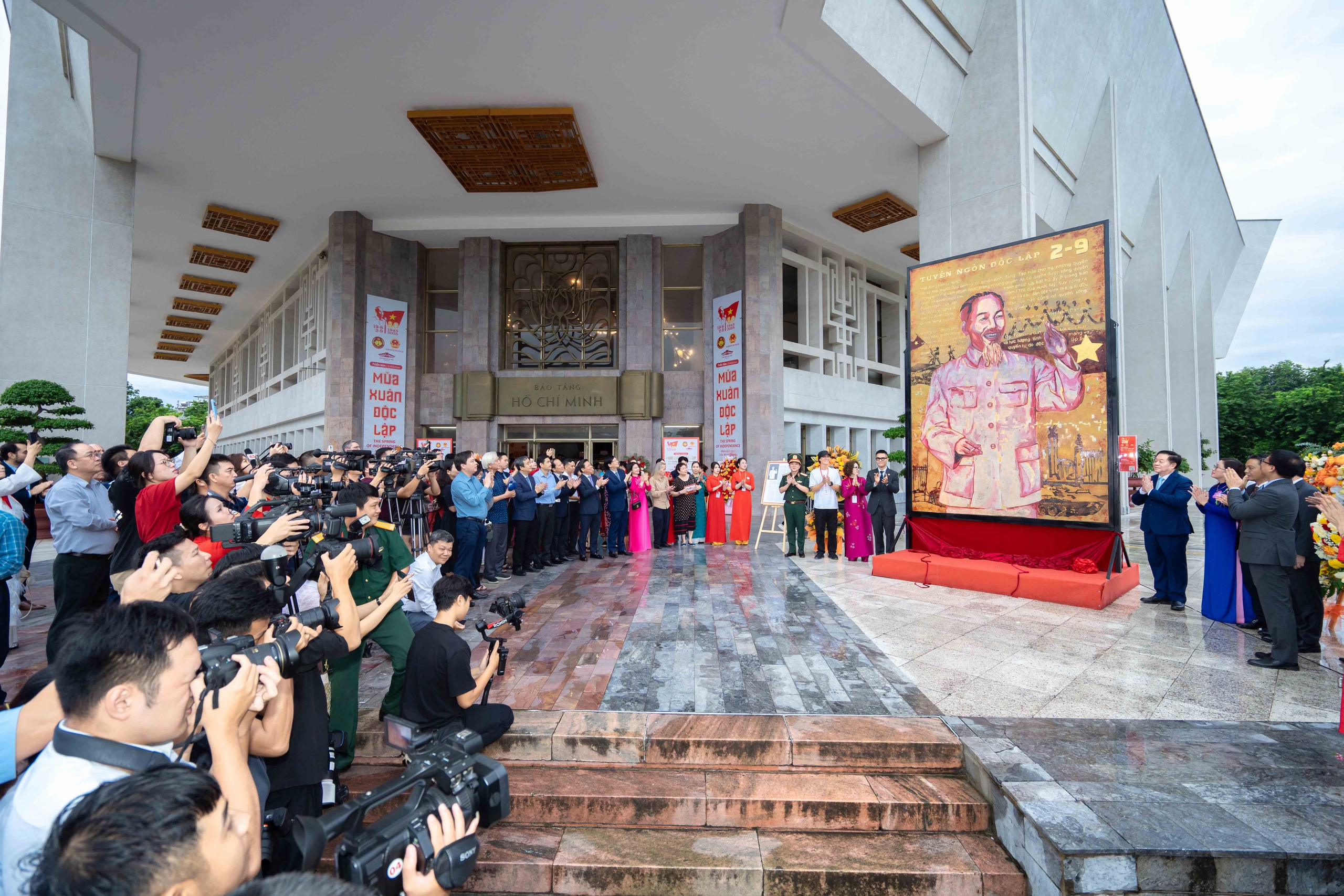 “Tôi vẽ để trả ơn lịch sử” - Ảnh 6.
