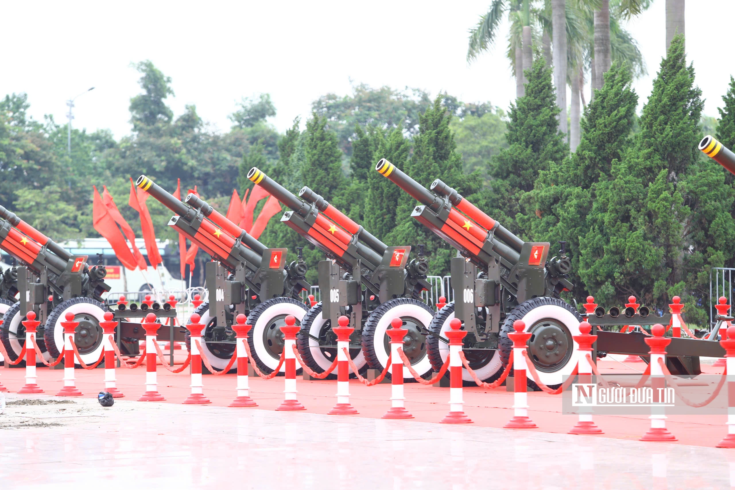 Cận cảnh dàn pháo tập kết tại Mỹ Đình để chuẩn bị luyện tập chào mừng Quốc khánh 2/9 - Ảnh 4.