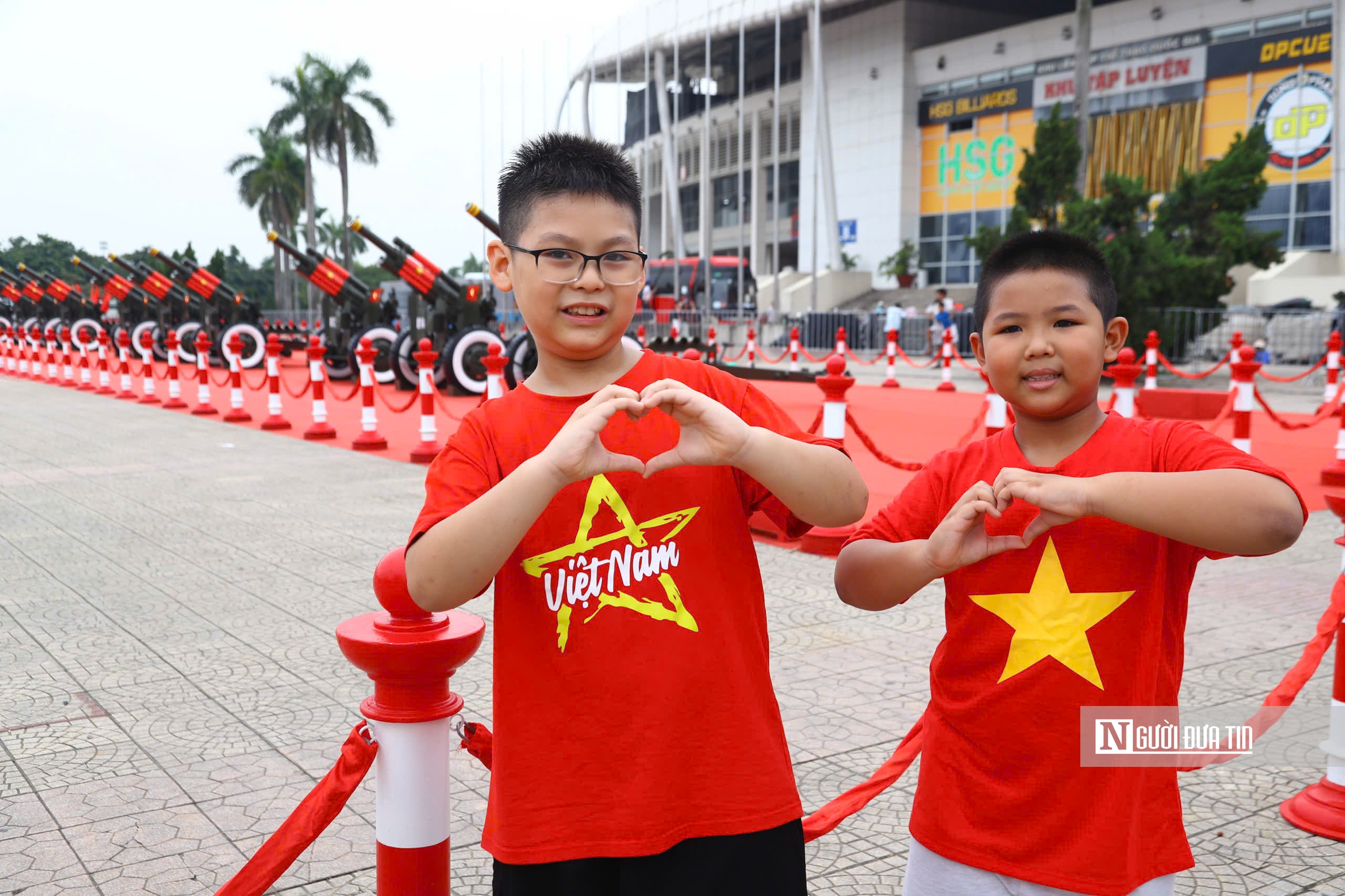 Cận cảnh dàn pháo tập kết tại Mỹ Đình để chuẩn bị luyện tập chào mừng Quốc khánh 2/9 - Ảnh 7.