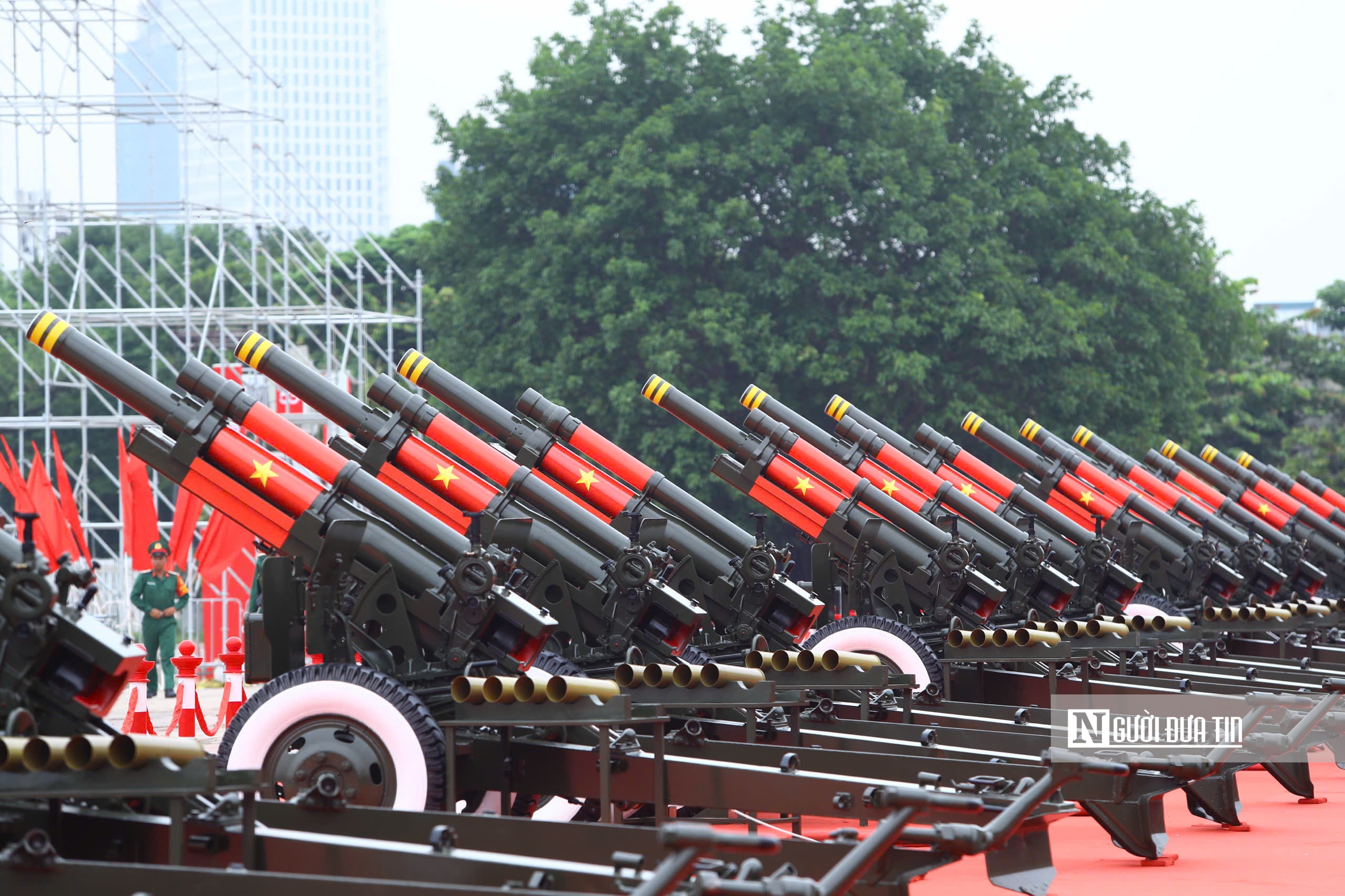 Cận cảnh dàn pháo tập kết tại Mỹ Đình để chuẩn bị luyện tập chào mừng Quốc khánh 2/9 - Ảnh 2.