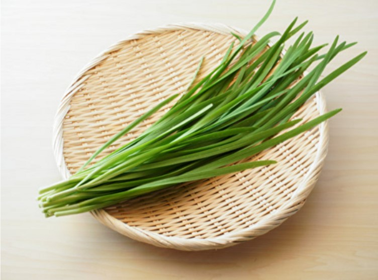 Lá hẹ - Loại rau nhỏ mà có võ, hỗ trợ phòng chống ung thư, tốt cho sức khỏe - Ảnh 1.