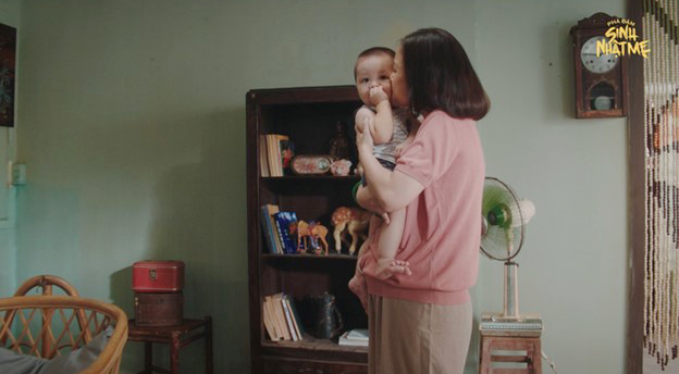 Ca sĩ Uyên Linh gây bất ngờ khi "Lần đầu làm mẹ" - Ảnh 3.