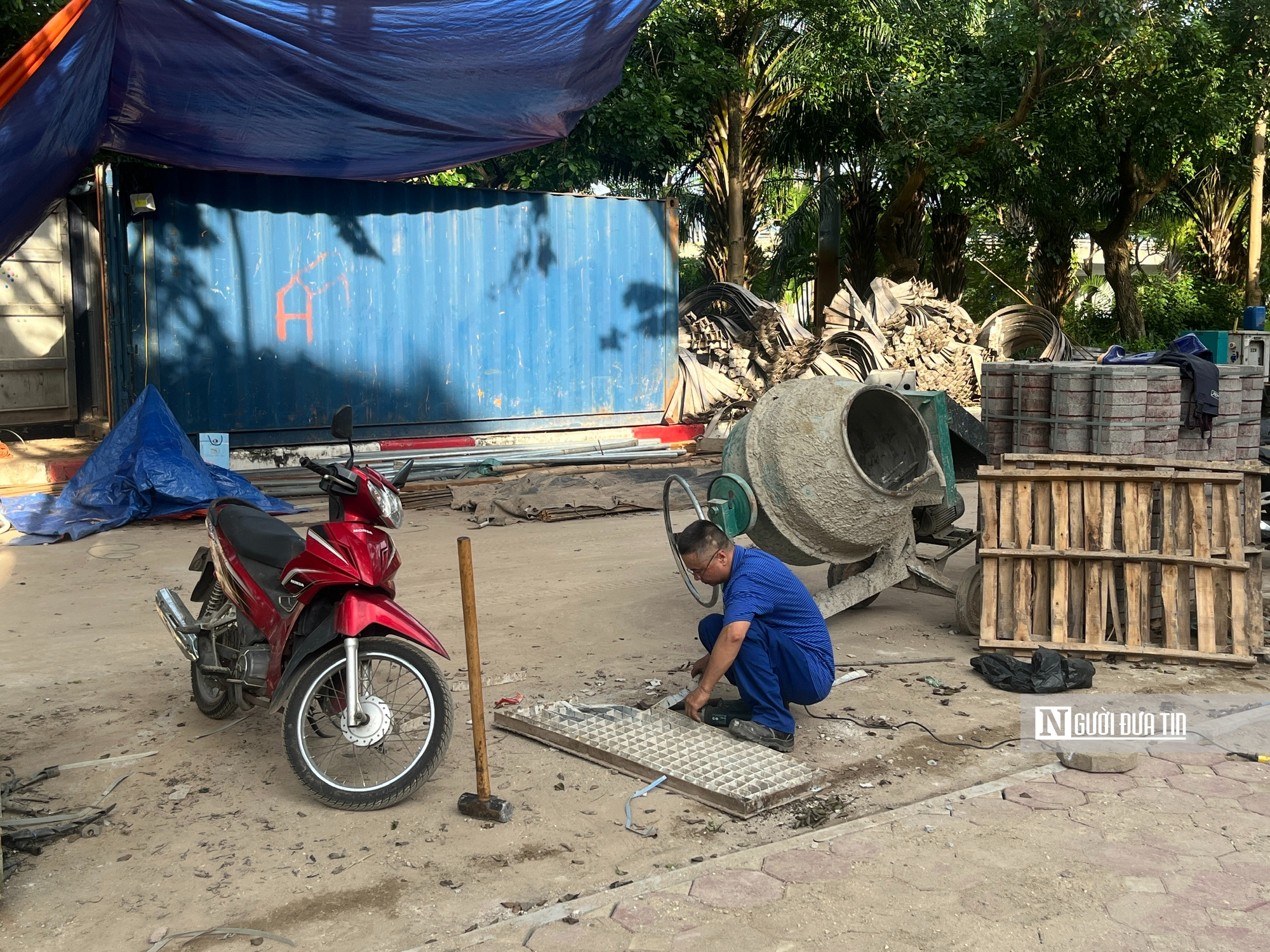 Cận cảnh 2 đường ống "siêu to" dẫn nước vào sông Tô Lịch- Ảnh 8. Cận cảnh 2 đường ống "siêu to" dẫn nước vào sông Tô Lịch- Ảnh 8.