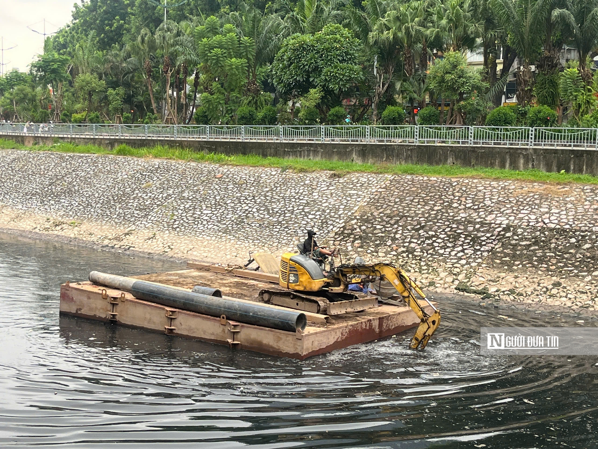 Cận cảnh 2 đường ống "siêu to" dẫn nước vào sông Tô Lịch- Ảnh 9. Cận cảnh 2 đường ống "siêu to" dẫn nước vào sông Tô Lịch- Ảnh 9.