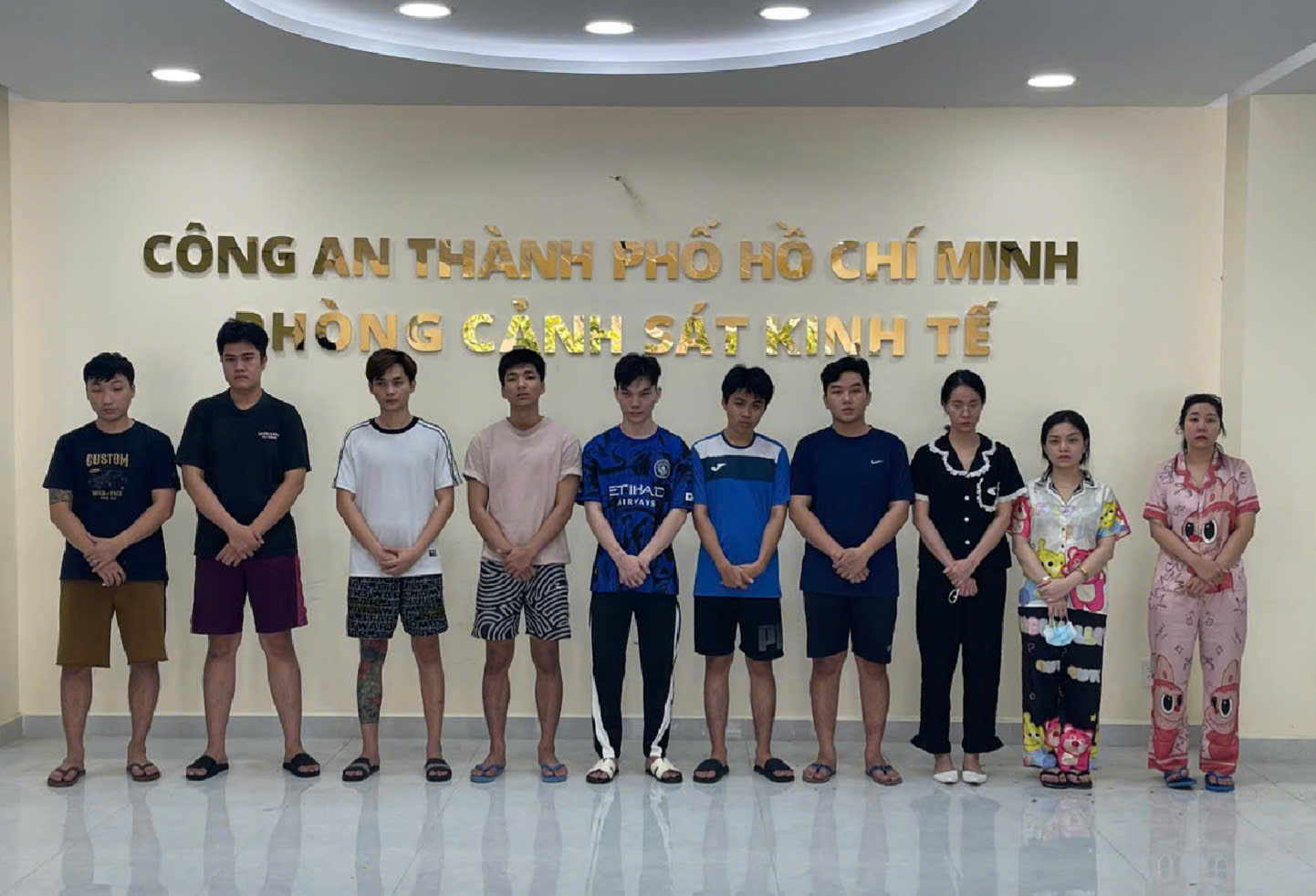 Khởi tố, bắt giam 10 đối tượng tổ chức buôn bán và cho khách sử dụng khí cười tại 90’s House- Ảnh 1.