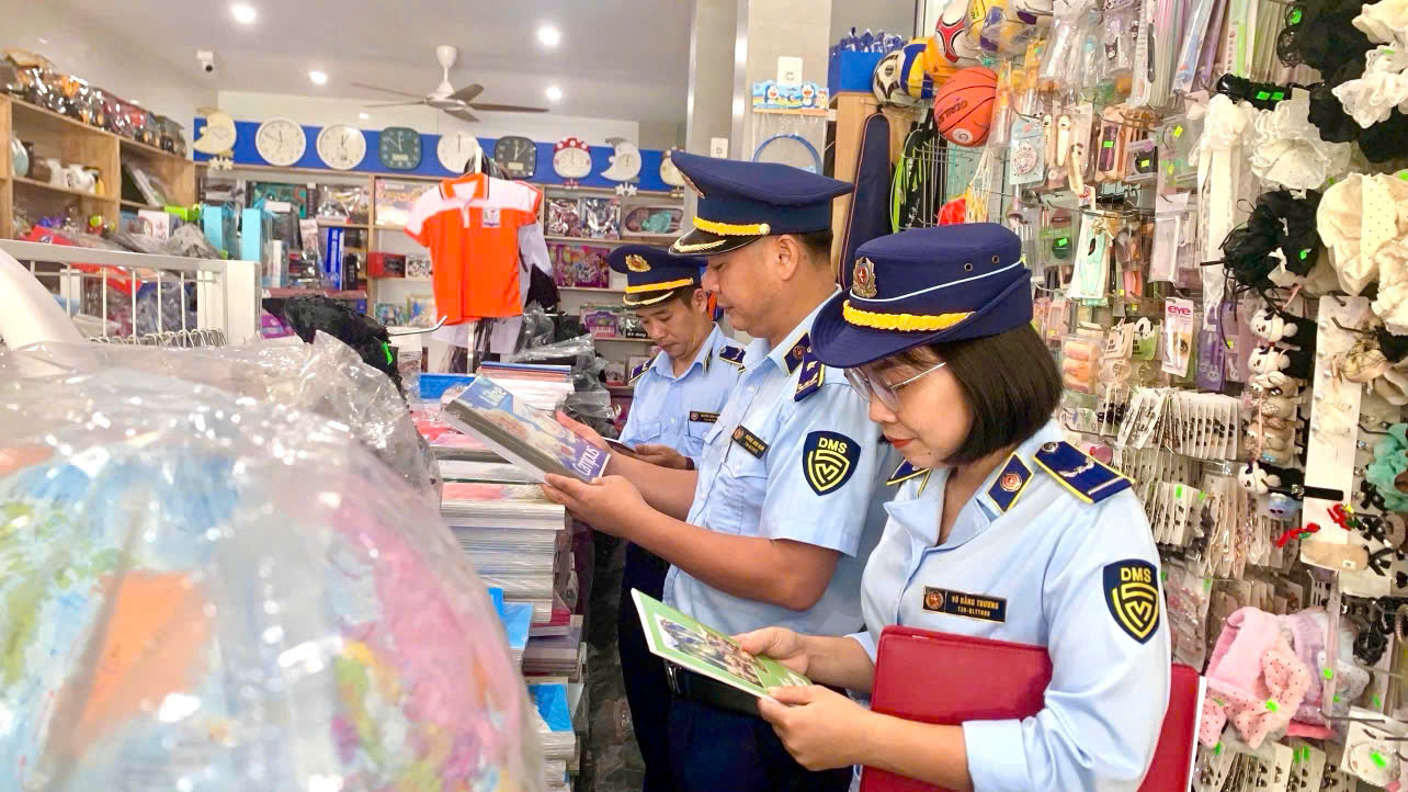 Hà Tĩnh: Phát hiện nhiều cơ sở kinh doanh “sách lậu” trước thềm năm học mới - Ảnh 1.