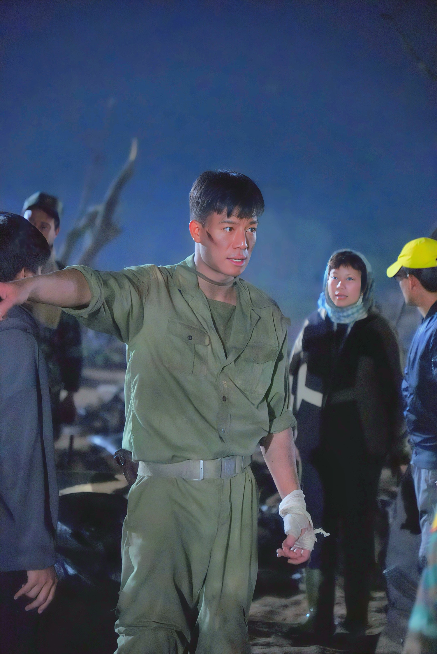 "Nam thần" showbiz Việt: Từng mở nhà hàng nhưng doanh thu… bằng 0, cuộc sống tuổi 35 kín tiếng - Ảnh 7.