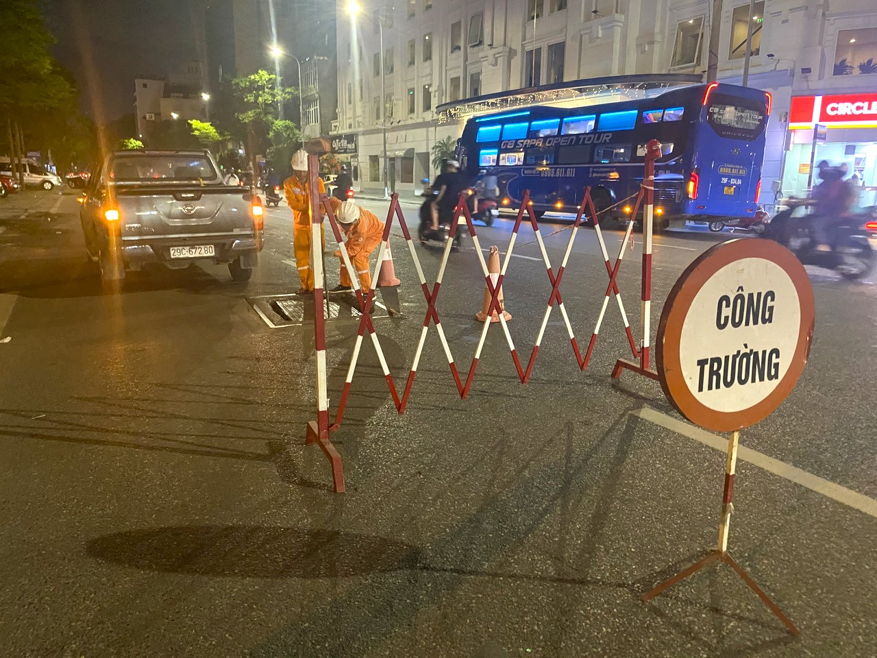 Người thợ điện Thủ đô lặng lẽ “trực chiến” để giữ cho dòng điện liên tục, an toàn và ổn định - Ảnh 3.