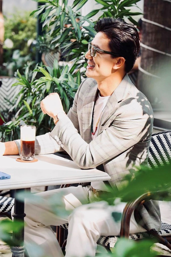 "Nam thần" showbiz Việt: Từng mở nhà hàng nhưng doanh thu… bằng 0, cuộc sống tuổi 35 kín tiếng - Ảnh 4.