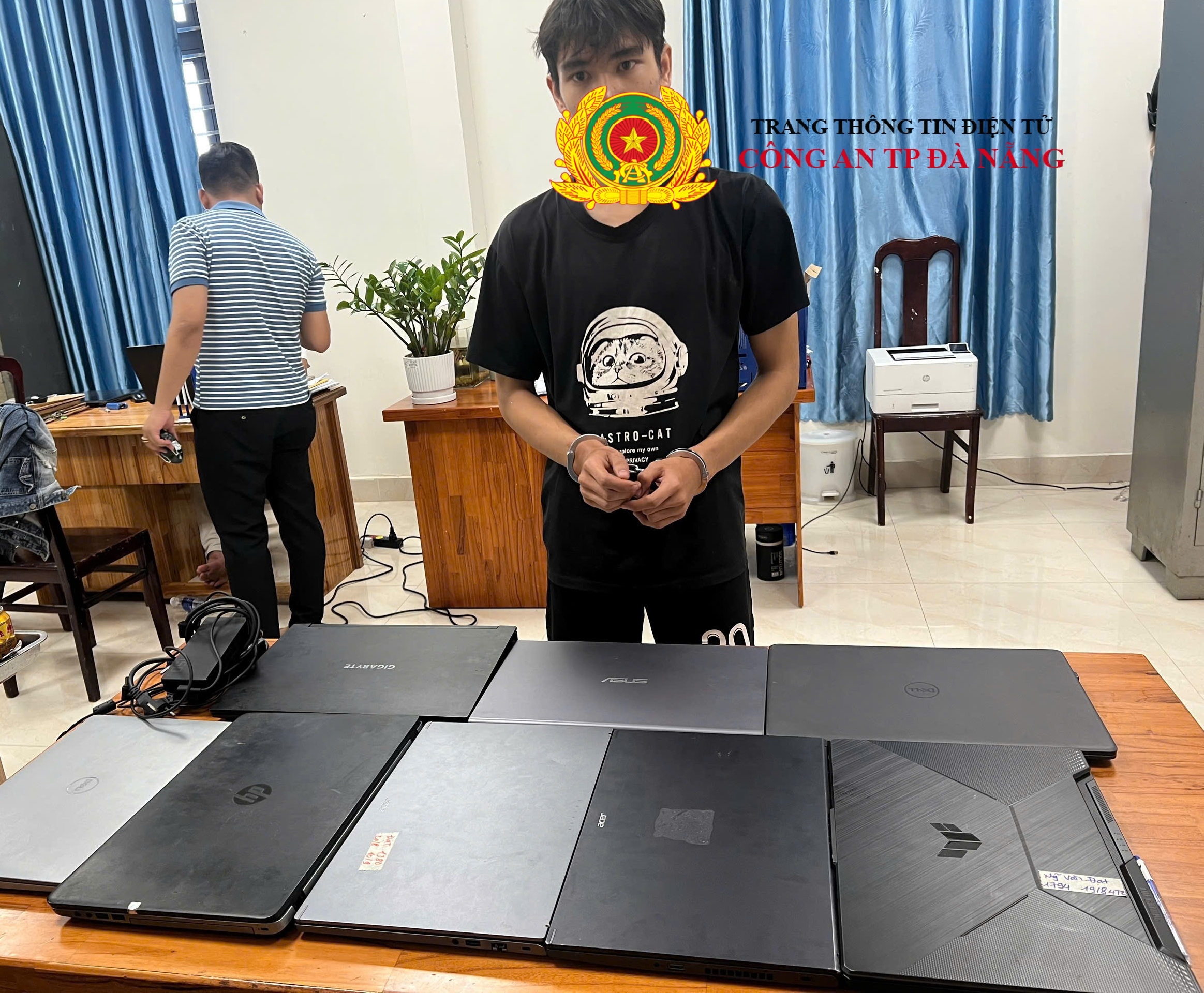 Bắt giữ đối tượng đột nhập ký túc xá trộm hàng loạt laptop- Ảnh 1. Bắt giữ đối tượng đột nhập ký túc xá trộm hàng loạt laptop- Ảnh 1.
