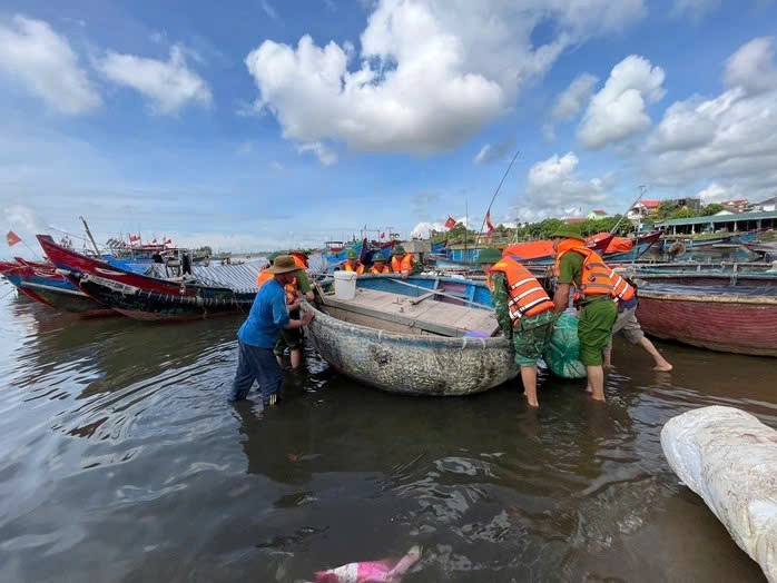 Quảng Trị dồn lực ứng phó bão số 5, giảm tối đa thiệt hại cho người dân- Ảnh 2.